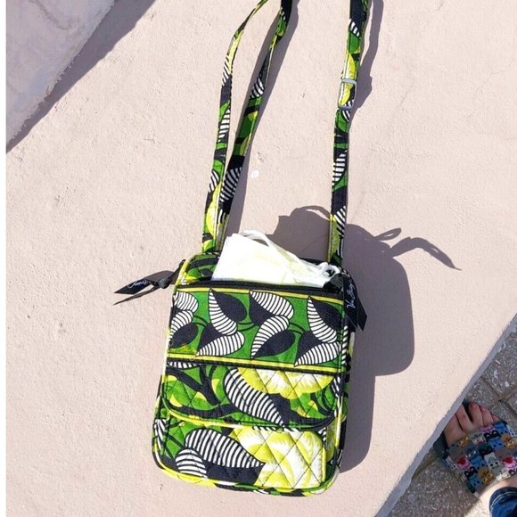 vera bradley crossbody hipster purse Green black retired pattern. - Picture 3 of 9